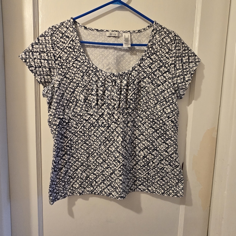 Black and White Geometric Short Sleeve Top
